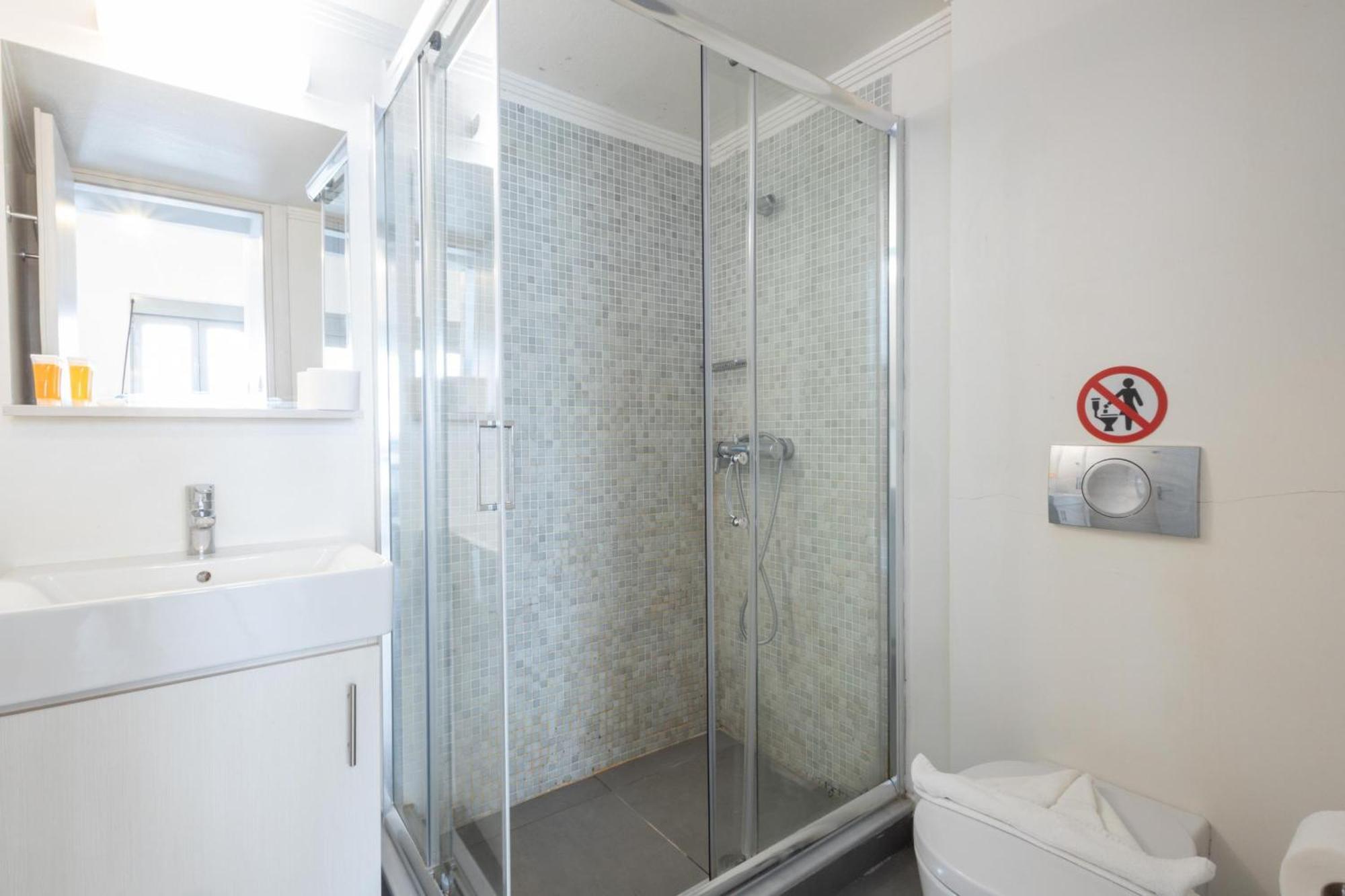 Renovated 5 Bdr House Near Acropolis - New Beds, Terrace & Green Yard Athen Exterior foto