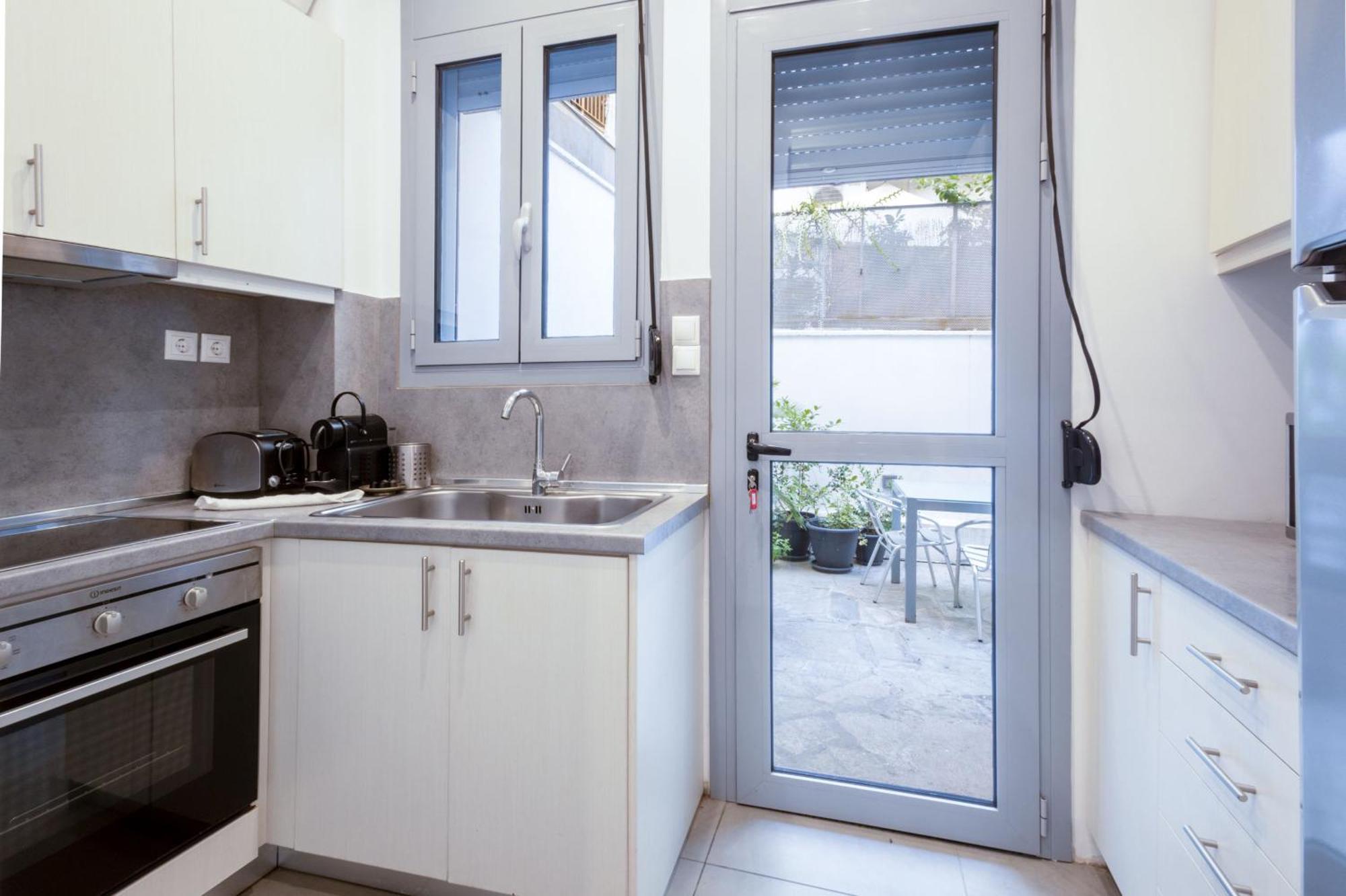 Renovated 5 Bdr House Near Acropolis - New Beds, Terrace & Green Yard Athen Exterior foto